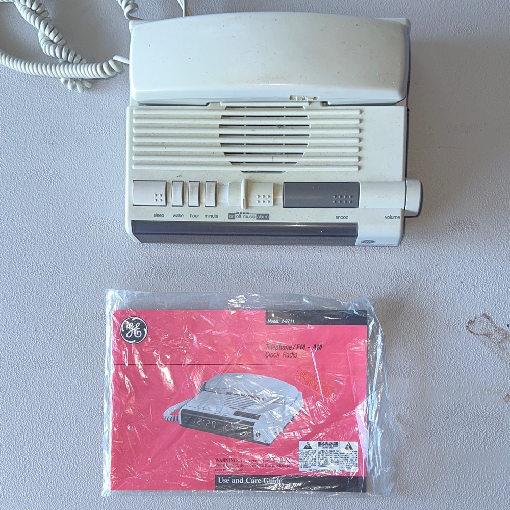 Vintage General Electric Telephone/AM-FM Clock Radio